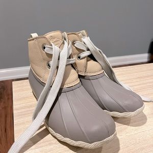 Sperry | two tone rubber boot | size 9 | leather base